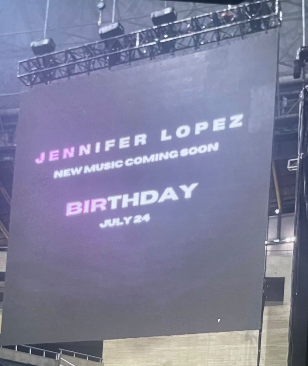 jlobrasil's tweet image. 🚨 OFICIAL - Jennifer Lopez lançará “Birthday” no dia 24 de julho.
A informação foi disponibilizada no telão lateral da “Up All Night Tour”.