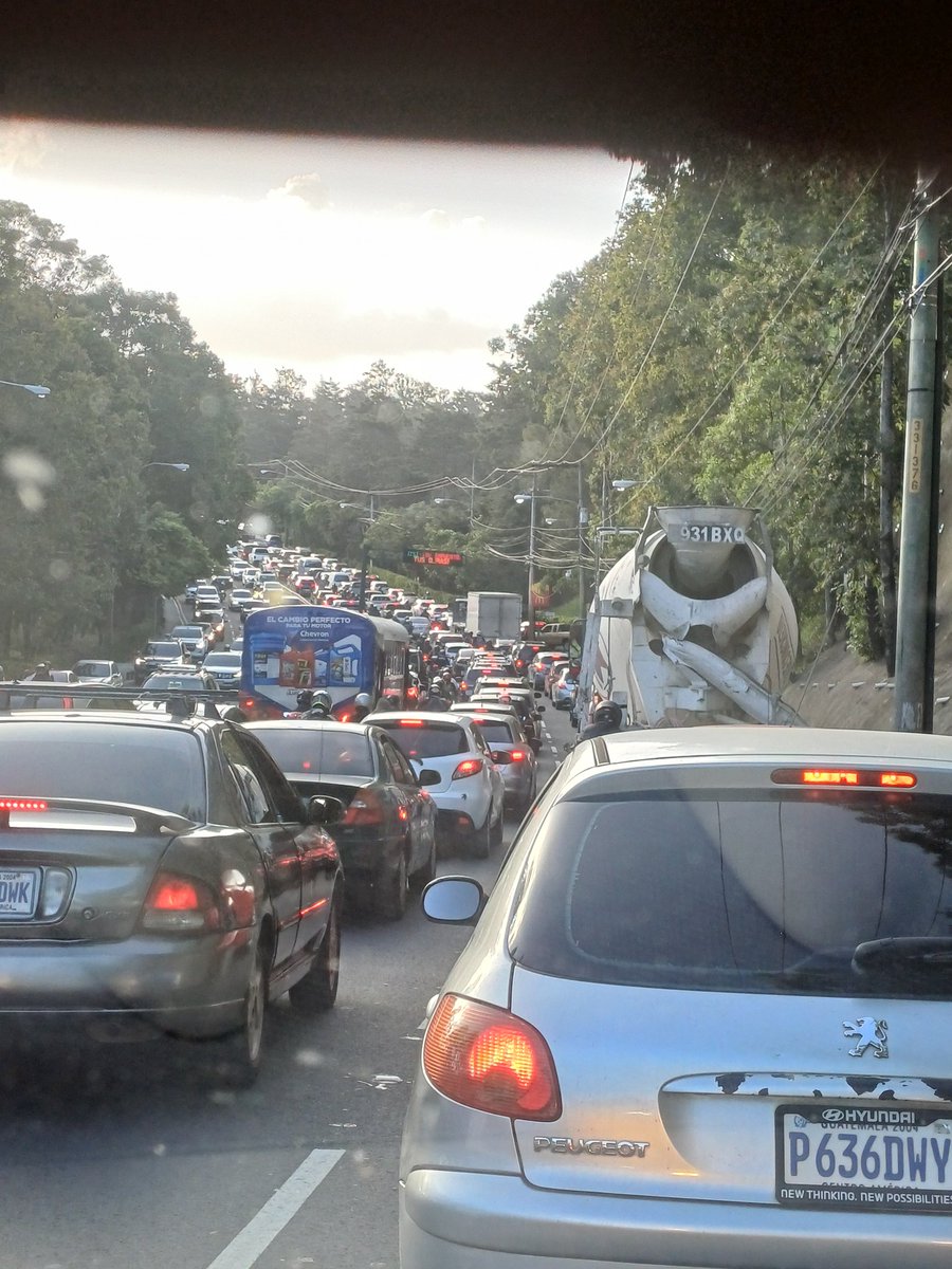 Esta mierda cada vez está peor.
<a href="/RQuinonezL/">Ricardo Quiñónez</a> <a href="/muniguate/">MuniGuate</a> trabajen para solucionar, inútiles