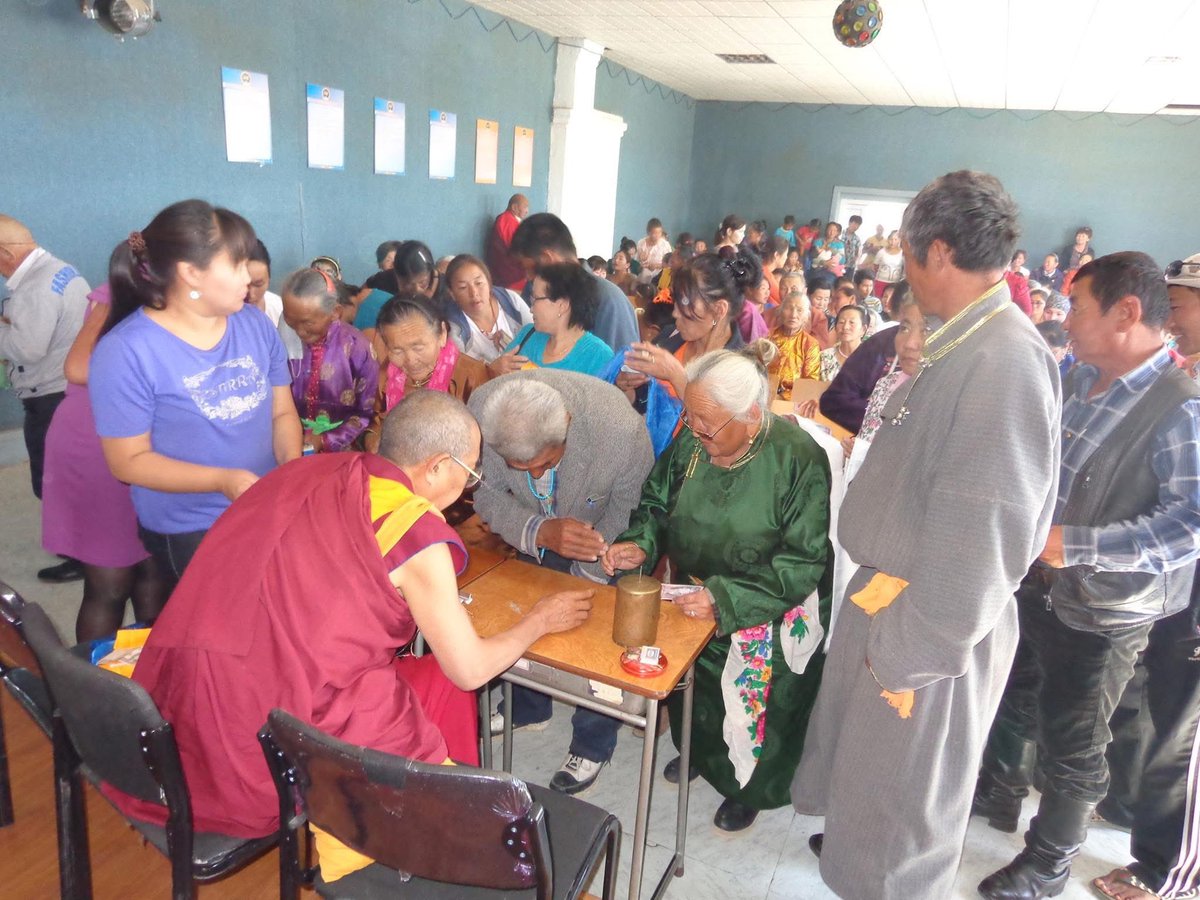 Хамаг амьтан амгалан байх болтугай.

Банчин Ойбрүл Ринбүчи 2025.08.09-ний өдөр Монгол орноо заларна.

Хэргийн тухайтад нэрийг дурьдахад Банчин Ойбүрүл Ринбүчи нь Дээрхийн гэгээнтэн Далай багш 1995 онд Монголд айлчлахад дагалдах  гишүүн болж анх удаа манай оронд заларсан бөгөөд