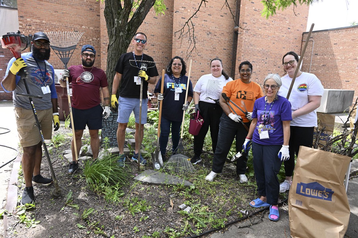 nysut's tweet image. As part of our latest Social Justice Academy, members took part in a day of local activism and volunteered at Capital District Latinos!
There, they helped organized clothing, gardened and learned all about the outreach work being done to help communities in the Capital Region.