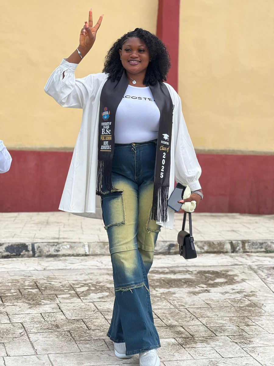 nifaJen's tweet photo. Congratulations to me 😊🎉🎉🎉
Finally a graduate 😁💐@twitter @Fortnite https://t.co/78wmfPn4b3