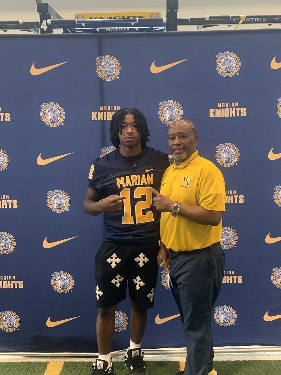 CoreyBonnerJR8's tweet image. Had a great visit at Marian University today. Thanks to the Marian Football coaching staff for having me. Can’t wait to come back to campus this fall!!!! @MarianUFootball @stutsie06 @CoachKarrasJr @CoachEmmrich25 @henry196350 @MarianUBaseball @MsLaToyahVikeFB @VikeNationFB