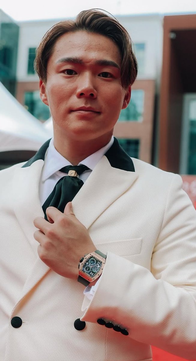 山本由伸が着けてる時計はこれかな 値段…えぐっ…(◜¬◝ )