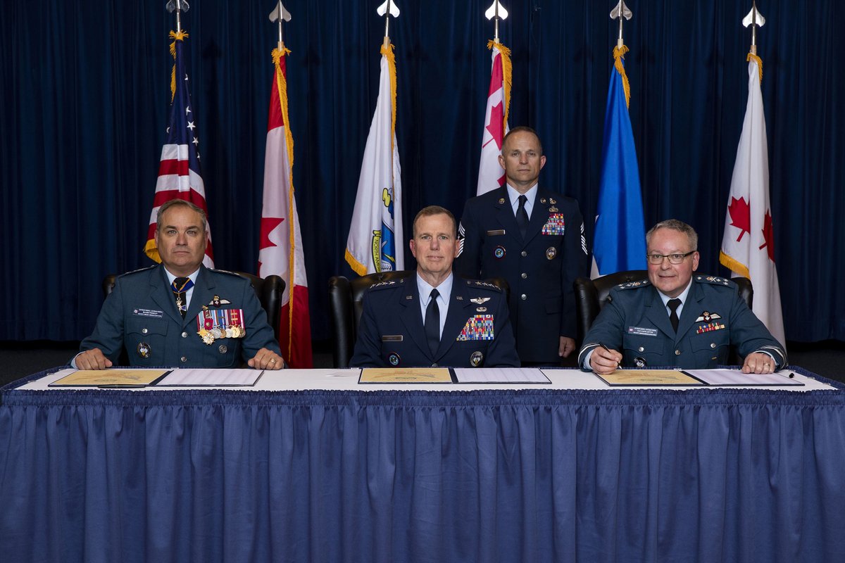 NORADCommand's tweet image. A warm welcome to LGen Iain Huddleston as the new Deputy Commander NORAD, succeeding LGen Blaise Frawley. Ceremony held at Peterson Space Force Base.
#NORAD #WeHaveTheWatch
norad.mil/Newsroom/Press…