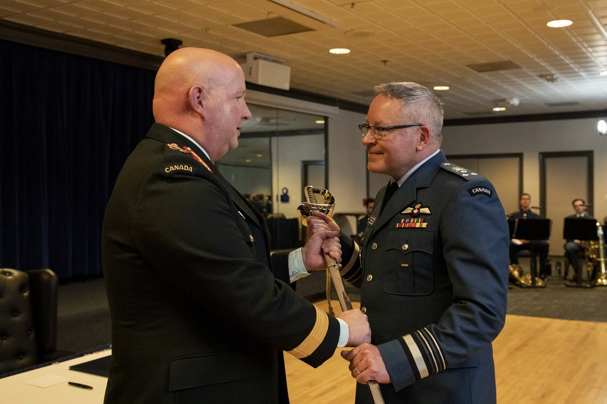 NORADCommand's tweet image. A warm welcome to LGen Iain Huddleston as the new Deputy Commander NORAD, succeeding LGen Blaise Frawley. Ceremony held at Peterson Space Force Base.
#NORAD #WeHaveTheWatch
norad.mil/Newsroom/Press…