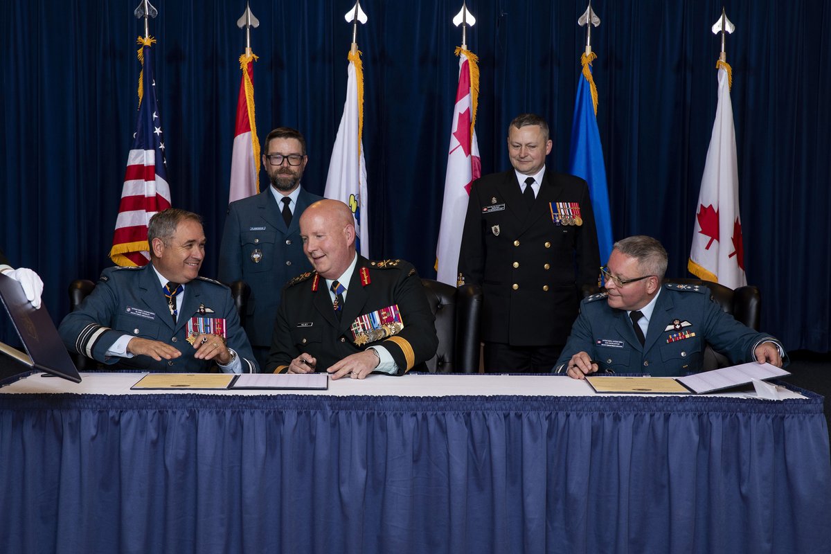NORADCommand's tweet image. A warm welcome to LGen Iain Huddleston as the new Deputy Commander NORAD, succeeding LGen Blaise Frawley. Ceremony held at Peterson Space Force Base.
#NORAD #WeHaveTheWatch
norad.mil/Newsroom/Press…