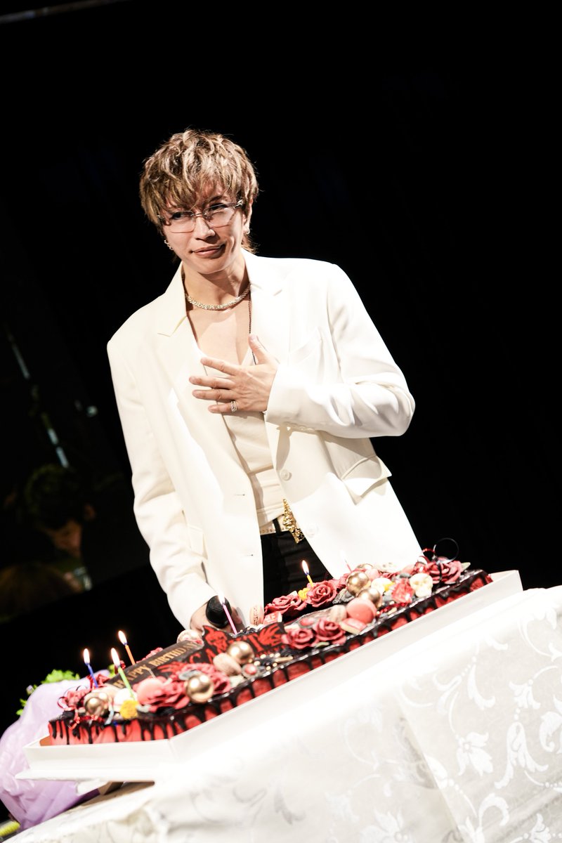 GACKT's tweet photo. 改めて、
7月4日の魔王生誕饗宴に来て、
一緒の祝ってくれた皆んな、
来れなくても祝ってくれた皆んな、
本当にありがとー。

当日は機材トラブルは���ったもののスムーズに進行したし、ライブならではのハプニングも面白かった。

改めて本当にありがとな。
この日の模様は、
7月19日のU-NEXTでも見れるようだから、覗いてみてくれ。

まだまだ頑張らないとだな。
