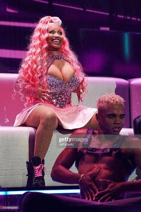 kssitbetta's tweet photo. This is where we draw the line. Nicki? you’re #FATAND42, you have a child and yet you’re sitting in a “meeting” tweeting at SZA who has enough numbers to SHELVE you COMPLETELY. https://t.co/26bRlNcwIO