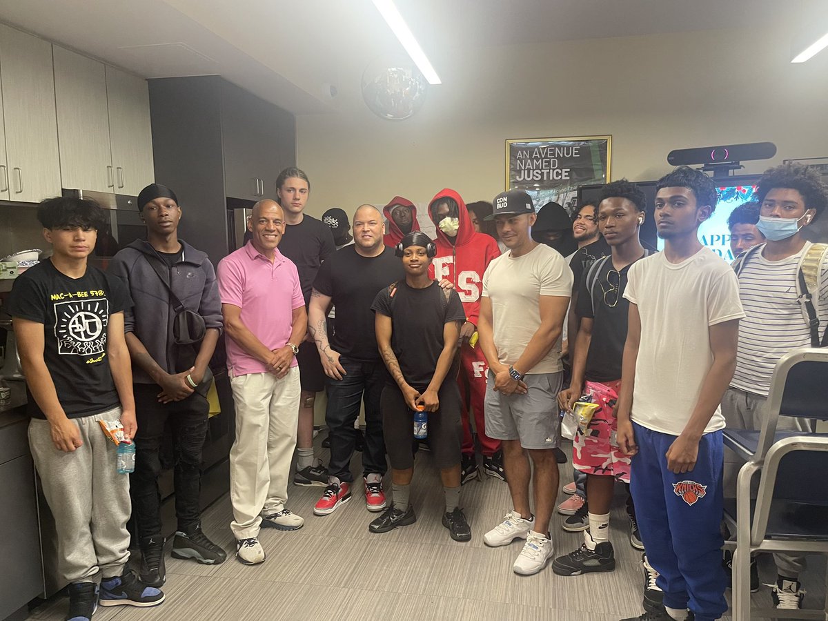 #tuesdaymotivations Today was about paying it forward. I would personally like to thank <a href="/JohnnyMarines/">Johnny Marines</a> &amp; Coss Marte  <a href="/conbudny/">CONBUDNY</a> for sharing their personal stories. It doesn’t matter where you begin, it matters where you finish.Half the job is showing up #KeepDreaming #PutInTheWork