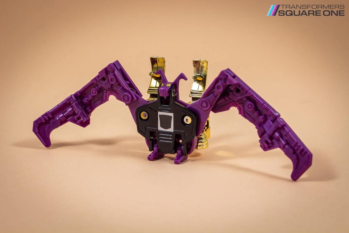 comicbookaddt's tweet image. Meet the Decepticon who ran on ruthless efficiency: Ratbat (1986)!
More than just a cassette spy for Soundwave, his ambition led him to become the Decepticon leader in the Marvel comics. A truly menacing G1 figure.
#Transformers #Ratbat #Decepticon #G1 #Comics #80s