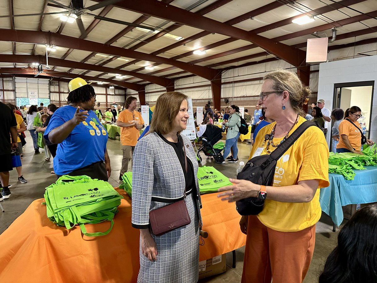 SenatorHashmi's tweet image. It was wonderful to join Chesterfield County Public Schools families from every zip code this evening for El Librotazo—the Big Book Party. Through community partnerships, every student was able to select five books to bring home, helping instill a love of reading.