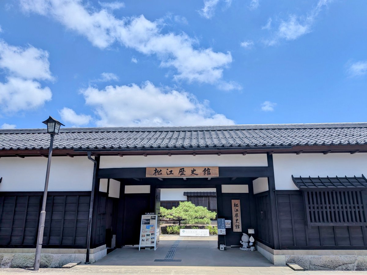 hanzo_singer's tweet photo. おはようございます🐣
水曜日
優しい笑顔で🌻
今日も頑張りましょ♪
素敵な1日を🌈✨
今日もよろしくお願いします😉
日々是好日🍀
𝑯𝒂𝒗𝒆 𝒂 𝒘𝒐𝒏𝒅𝒆𝒓𝒇𝒖𝒍 𝒅𝒂𝒚💕
#喫茶きはる #抹茶パフェ
#松平不昧公 #茶道
#カフェのある暮らし
#空がある風景
#半蔵の子守歌 https://t.co/0pZdes8KvM