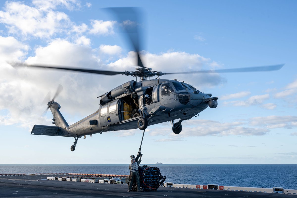 PacificMarines's tweet image. U.S. service members in the Pacific alongside the Australian Defence Force kick off #TS25 with the opening ceremony in Sydney, New South Wales and flight operations in the Coral Sea, July 13, 2025.
📸: LSIS Danyellah Hill & MC3 Kenneth Melseth | @DefenceAust & @USNavy