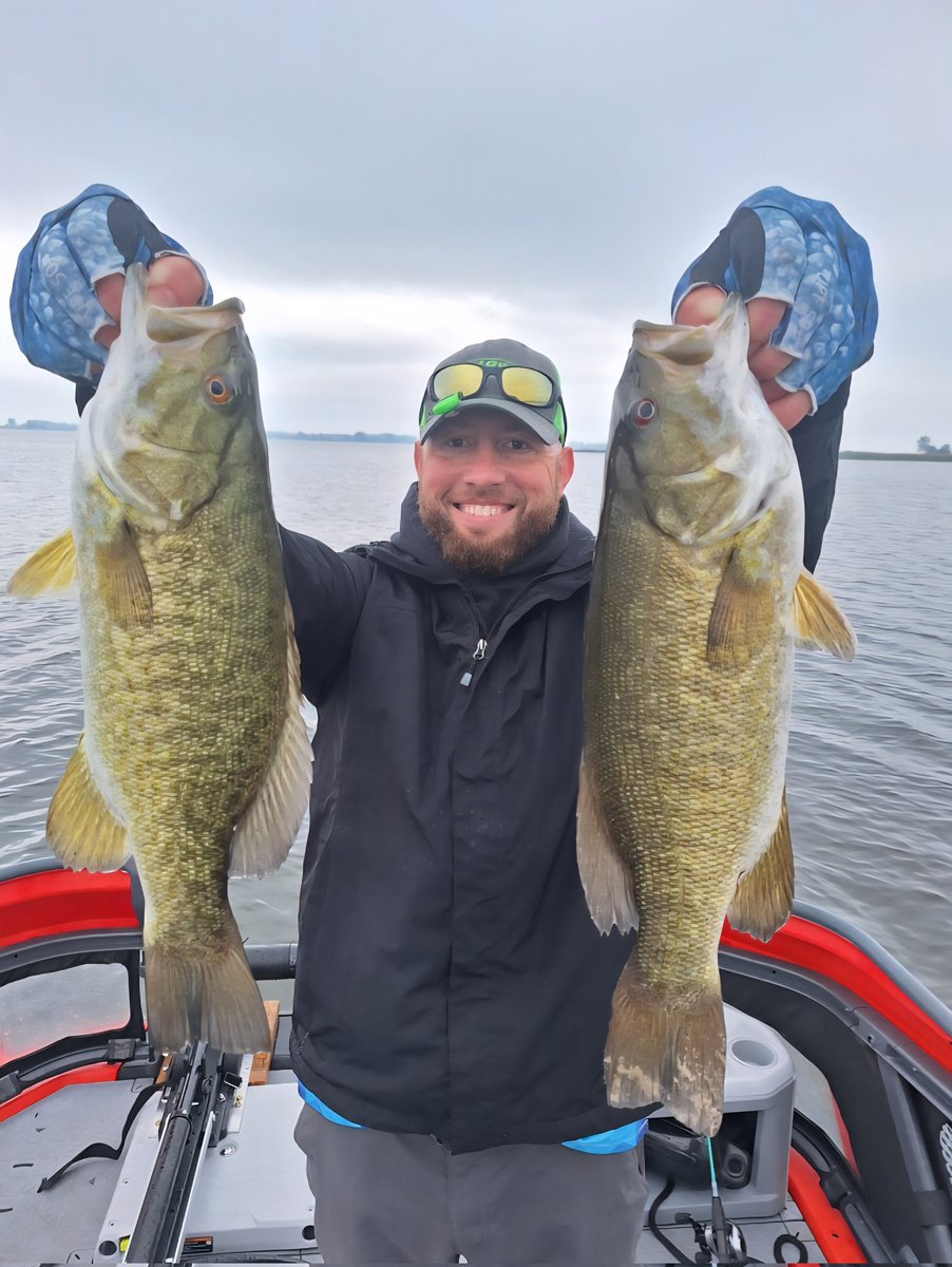 BaldGuyFishing's tweet photo. An absolute smallmouth fest at Lake St. Clair this year! #BaldGuyFishing #smallmouthfishing #bassfishing #smallies #caughtwithcustomrods #gobald #fishcustom #linecutterz #fishing #englecoolers #costafishing https://t.co/ETonKIrEAl