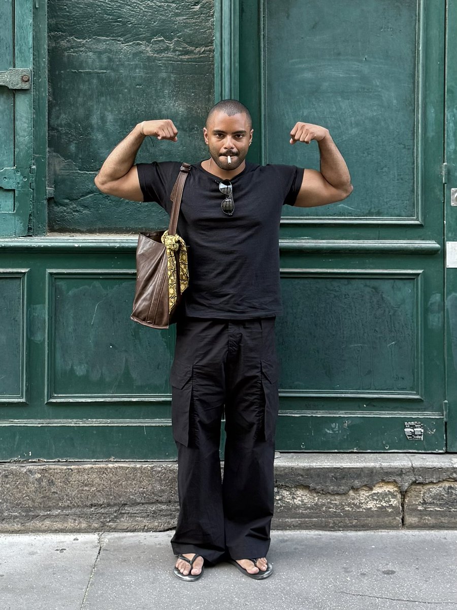 hypmos's tweet photo. Love u Paris https://t.co/ue5CPkbyxh