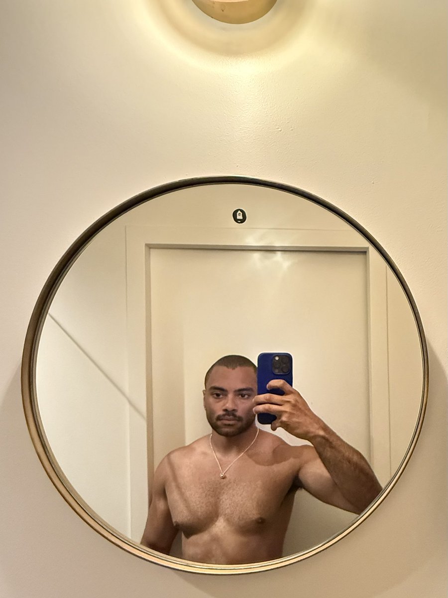 hypmos's tweet photo. Love u Paris https://t.co/ue5CPkbyxh