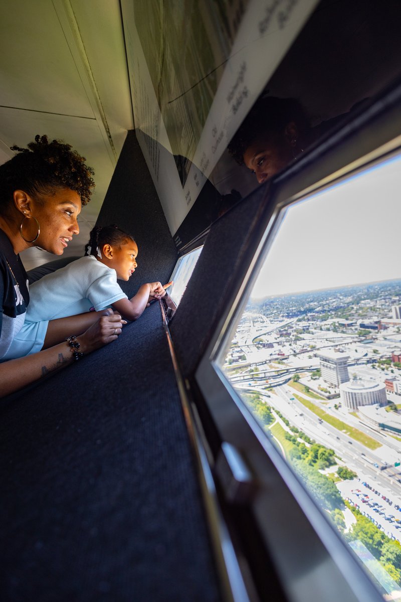 GatewayArchSTL's tweet image. “You get a view! You get a view! You get a view!” 👀 🎁
Today is National Give Something Away Day. So I’m offering up the view where the sky kisses our river city, where steel greets the sunset and where jaws drop 630 feet.
Well, the virtual view that is. You've got to come…