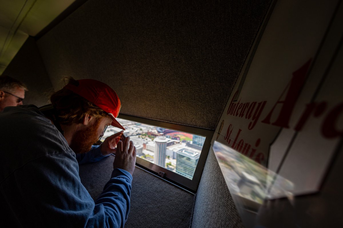 GatewayArchSTL's tweet image. “You get a view! You get a view! You get a view!” 👀 🎁
Today is National Give Something Away Day. So I’m offering up the view where the sky kisses our river city, where steel greets the sunset and where jaws drop 630 feet.
Well, the virtual view that is. You've got to come…