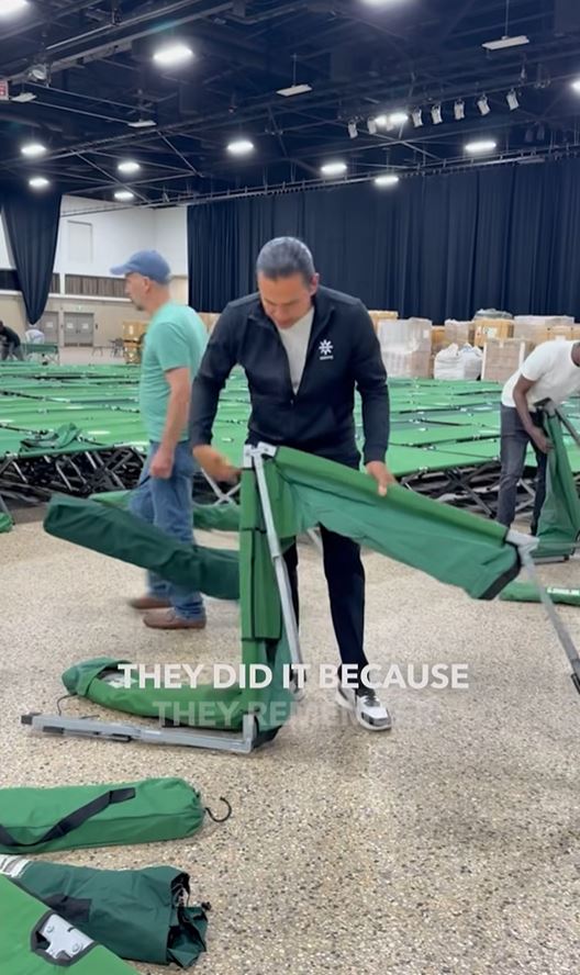 As Ontario burns, Premier <a href="/fordnation/">Doug Ford</a> is missing in action and...
🛩️Waterbombers grounded
👨‍🚒100 firefighters short
💸$42M cut from #wildfire response
As Manitoba burns, Premier <a href="/WabKinew/">Wab Kinew</a> is helping to set up cots for renewed round of wildfire evacuees.
#LeadershipMatters