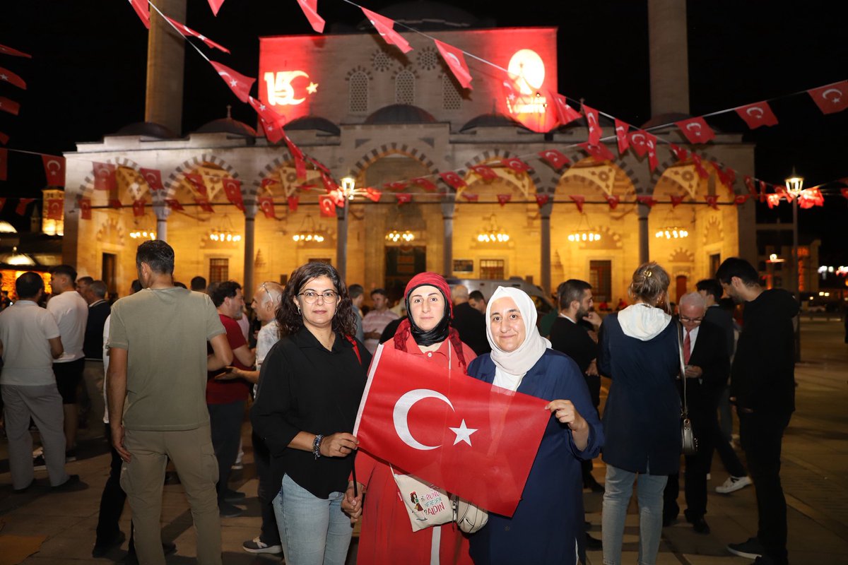 #15Temmuz Demokrasi ve Milli Birlik Günü anma etkinlikleri kapsamında akademik ve idari personelimizle demokrasi nöbetindeyiz.

📍 Mevlana Meydanı

#ZaferinAdıTürkiye 🇹🇷