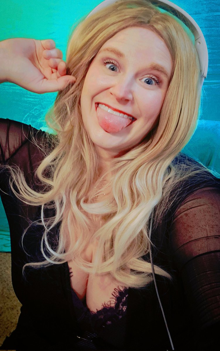 LIVE NOW ON TWITCH
🎞 TUBI Tuesday
twitch.tv/QueenGoldi