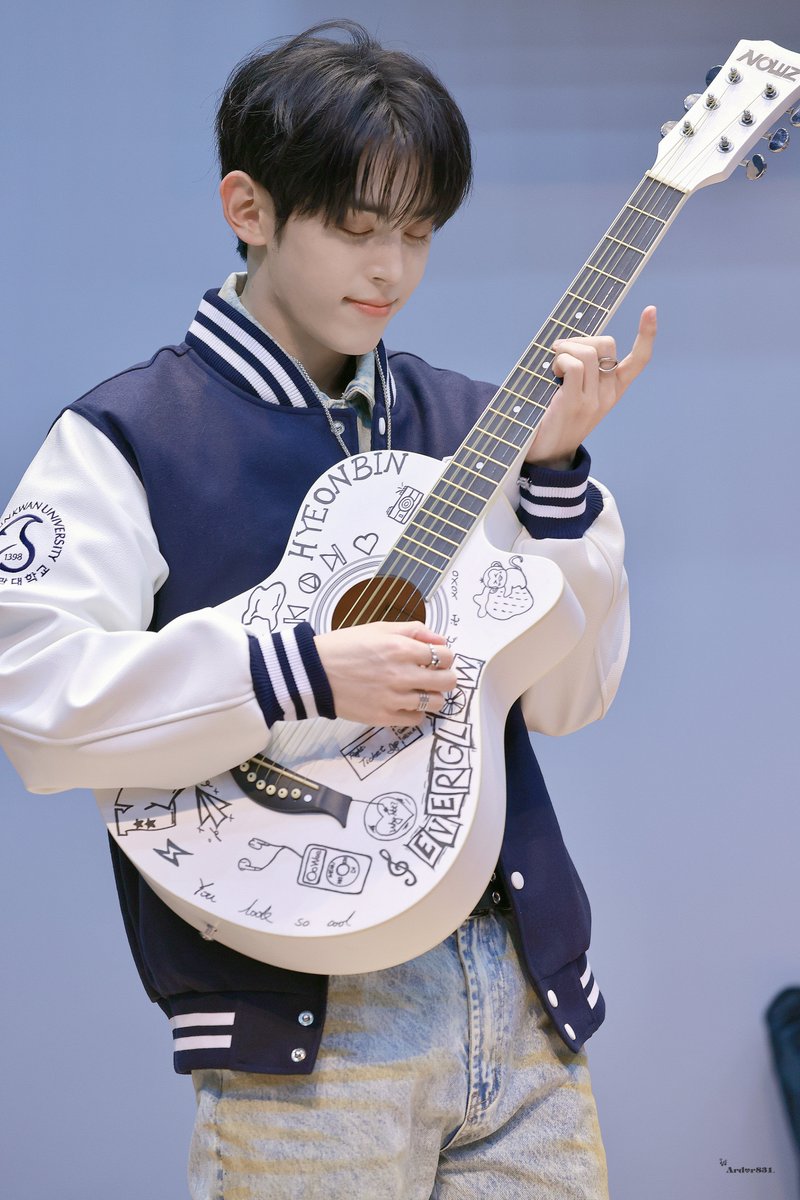 🎸🎸  @ 250712 Apple Music

#현빈 #HYEONBIN #NOWZ #나우즈