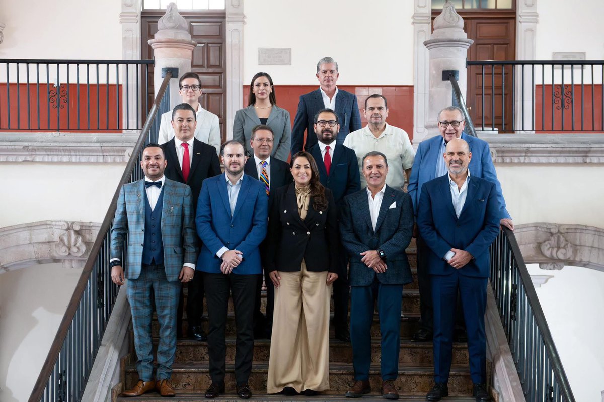 Nos reunimos con los integrantes de la CIRT. Desde el Gobierno de Aguascalientes, refrendamos nuestro compromiso de trabajar de la mano con los medios para seguir impulsando un entorno de respeto, apertura y diálogo que beneficie a nuestro estado y a todo el país. 
<a href="/TereJimenezE/">Tere Jiménez</a>