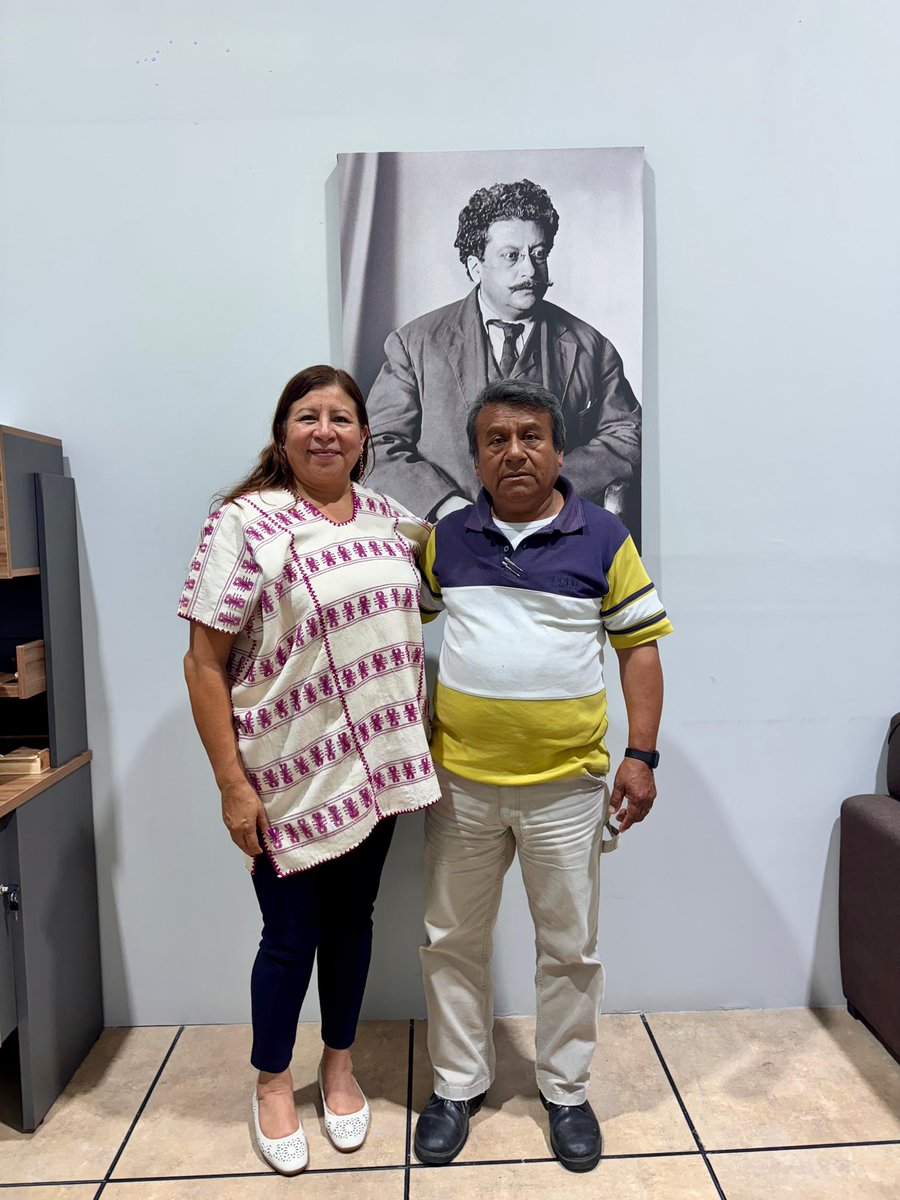 JuanitaCruzCruz's tweet photo. Sostuvimos una reuniones con los presidentes municipales de San Pedro Quiatoni, Marcelo García Sánchez, y San Ildefonso Villa Alta, José Vázquez Reyes.
Atendimos necesidades prioritarias y dimos seguimiento a compromisos del gobernador @salomonj.
#NuevoPactoSocial https://t.co/dJdqiMVF3D
