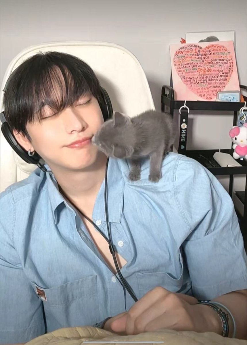 ityttmoon's tweet photo. so adorbs https://t.co/esPFebyOLL
