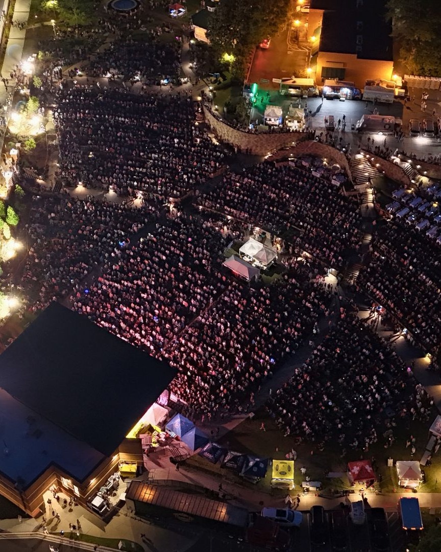 joshturnermusic's tweet image. Georgia, thanks to each and every one of you 16,000 folks for helping us break the event attendance record at the Woodstock Summer Concert Series this past weekend! 🤠 It looks like y'all had as much fun as I did!
#joshturner #yourman #countryfans #woodstockconcertseries