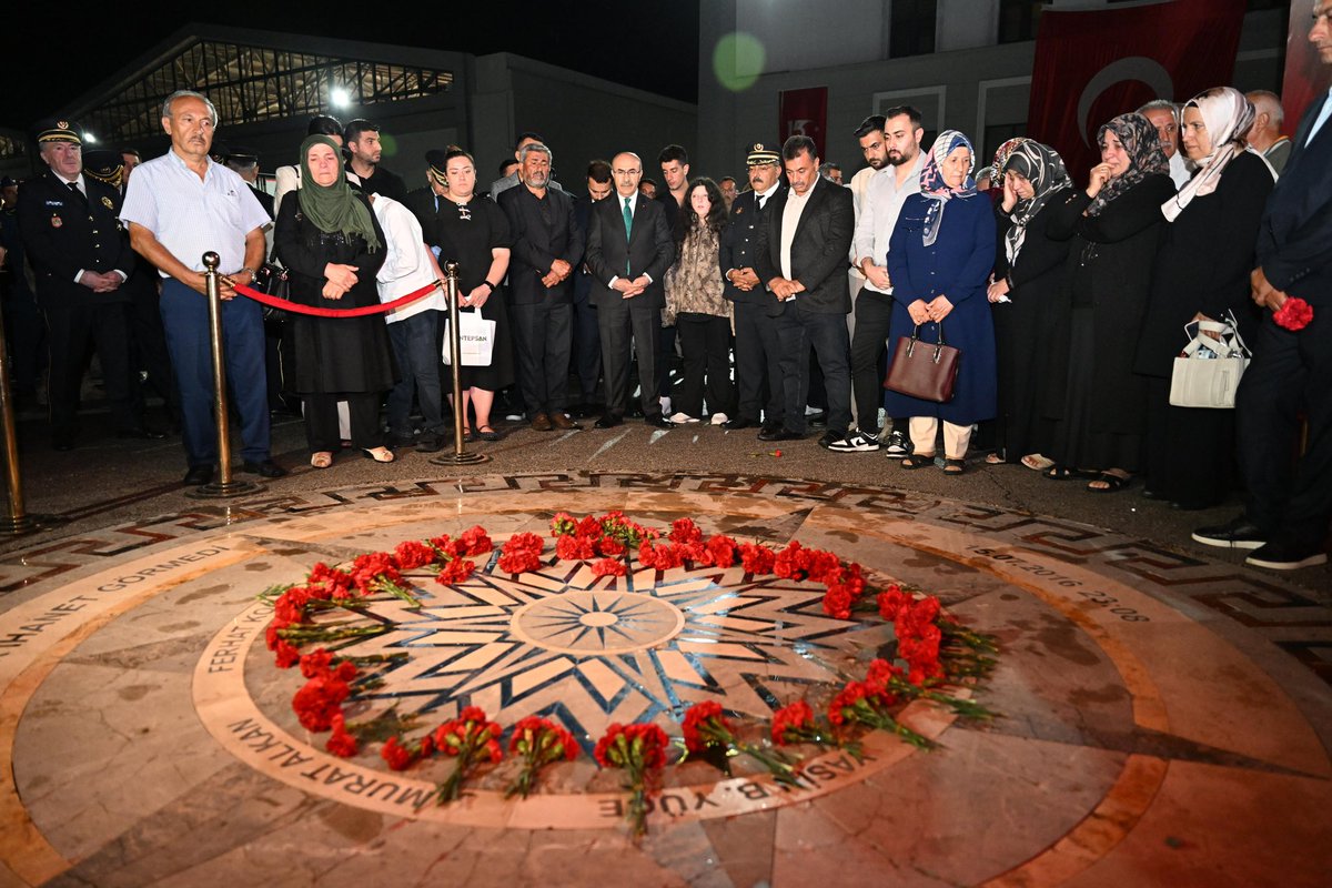 Aziz Şehitlerimizi Rahmet, Minnet ve Dualarla Yâd Ettik... 🇹🇷

15 Temmuz’un karanlık gecesinde, FETÖ’cü hainlerin hedef aldığı noktalardaydık…

Polis Özel Harekât ve Polis Havacılık Daire Başkanlıklarında görevli kahramanlarımız;
ömürlerinin baharında, hayallerinden ve