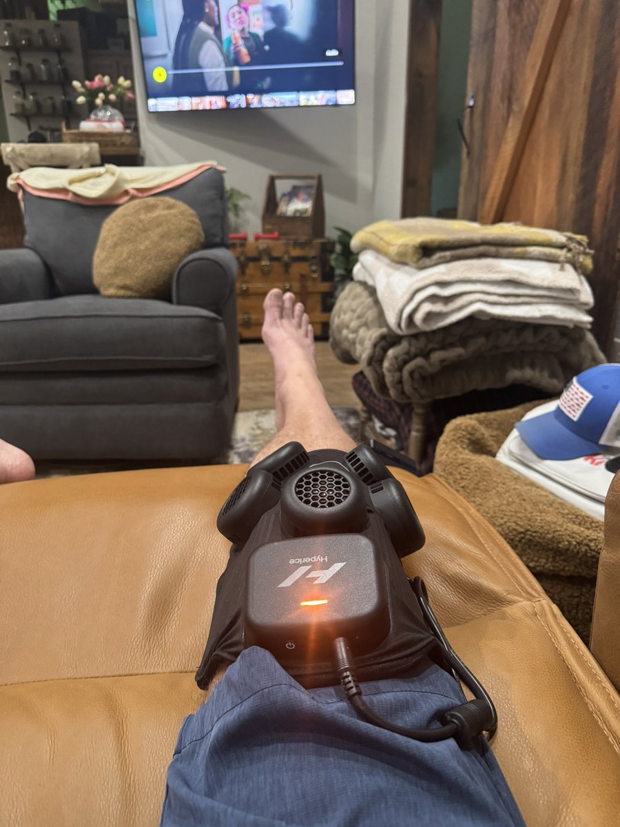 dbfarms2023's tweet image. Nanny said I looked like the 6 million dollar man I asked her if she still had that bionic woman outfit she said moths ate it up hahaha and it don’t fit anymore. This old age is not what I had in mind for my golden years