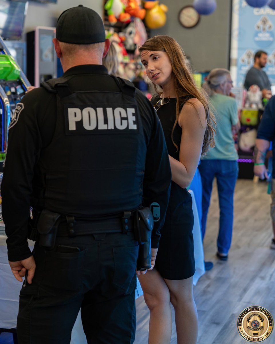 GlendaleAZPD's tweet image. 🎮 Gaming with the Police was a hit! Officers and community members came together at Claw Party Arcades for games, prizes & good conversations. Thanks to everyone who joined us! #GlendaleAZPD #CommunityFirst #GamingWithThePolice #ClawPartyArcades