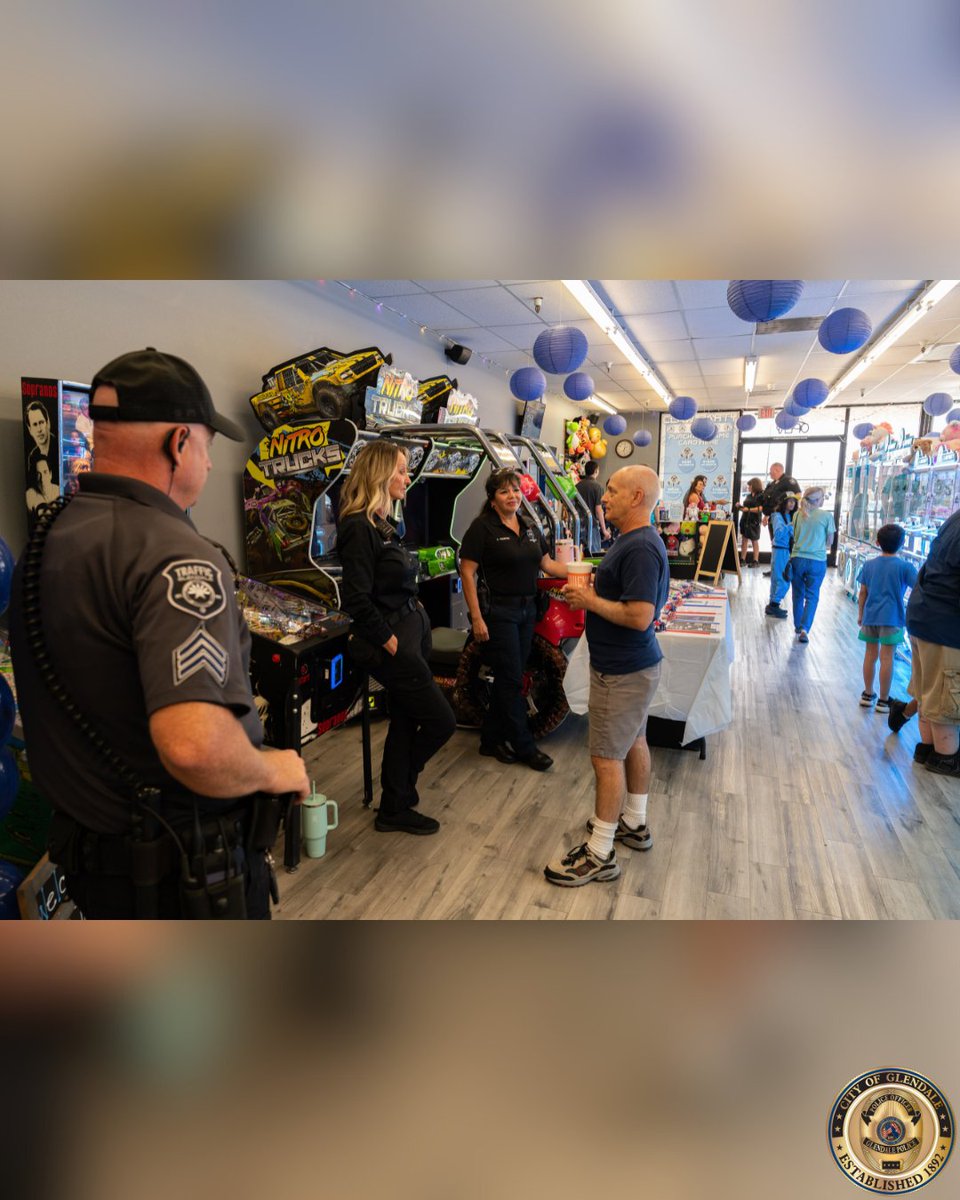 GlendaleAZPD's tweet image. 🎮 Gaming with the Police was a hit! Officers and community members came together at Claw Party Arcades for games, prizes & good conversations. Thanks to everyone who joined us! #GlendaleAZPD #CommunityFirst #GamingWithThePolice #ClawPartyArcades
