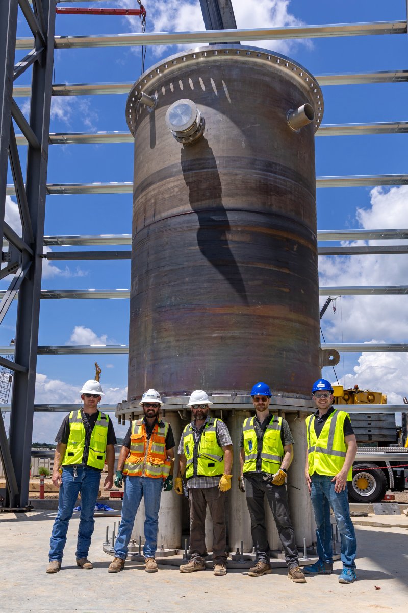Signed, sealed, delivered📬 

Kairos Power has installed the reactor vessel for our third Engineering Test Unit. ETU 3.0 is helping us pilot innovative manufacturing and construction techniques to enable faster, more cost-effective delivery of commercial advanced reactors. 

The