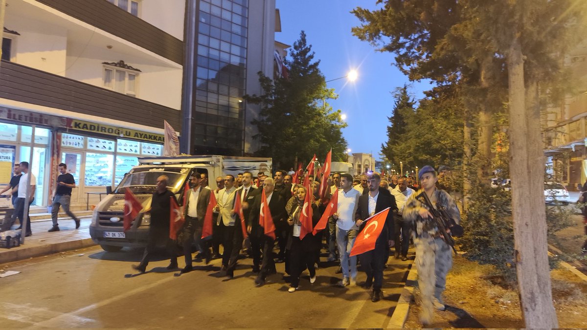 15 Temmuz Demokrasi ve Milli Birlik Günü programımız, İlçe Başkanımız Sayın Mehmet Denli, Gençlik Kolları Başkanımız Sayın Şeyhmus Yabu ve yönetim kurulu üyelerimizin katılımıyla coşku ve kararlılıkla sürüyor.