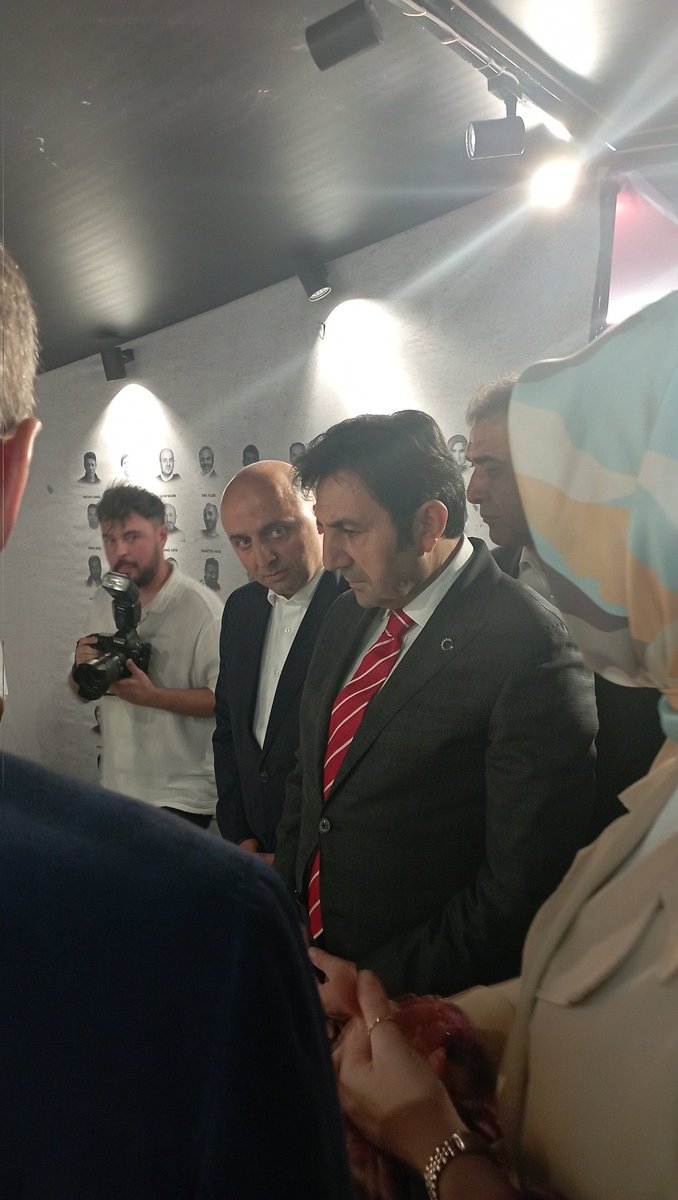 Kaymakamımız Dr. Adem Uslu, İlçemizde düzenlenen 15 Temmuz  Demokrasi ve Milli Birlik Günü programı kapsamında Zeytinburnu Belediyesi tarafından gerçekleştirilen "Ebediyen İstiklal 15 Temmuz"  Sergisinin açılışına katıldı.