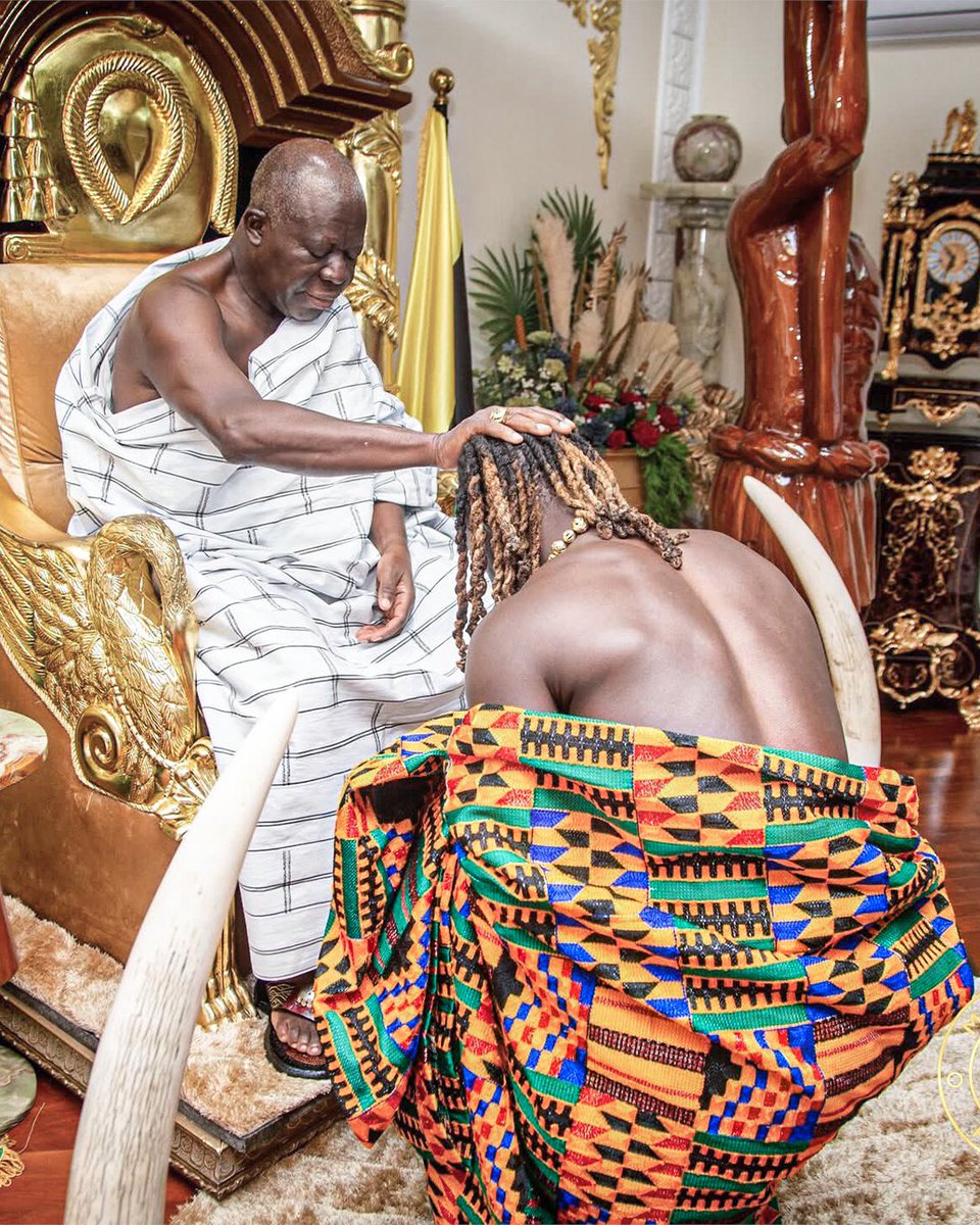ESPN FC (@espnfc) on Twitter photo Jeremy Doku getting blessed by The Asantehene - Ruler of the Kingdom of Ashanti in Ghana 🇬🇭
What an honour 👏
(📸 <a href="/ManhyiaPalace/">Manhyia Palace</a>, Opemsuo Radio) Jeremy Doku getting blessed by The Asantehene - Ruler of the Kingdom of Ashanti in Ghana 🇬🇭
What an honour 👏
(📸 <a href="/ManhyiaPalace/">Manhyia Palace</a>, Opemsuo Radio)