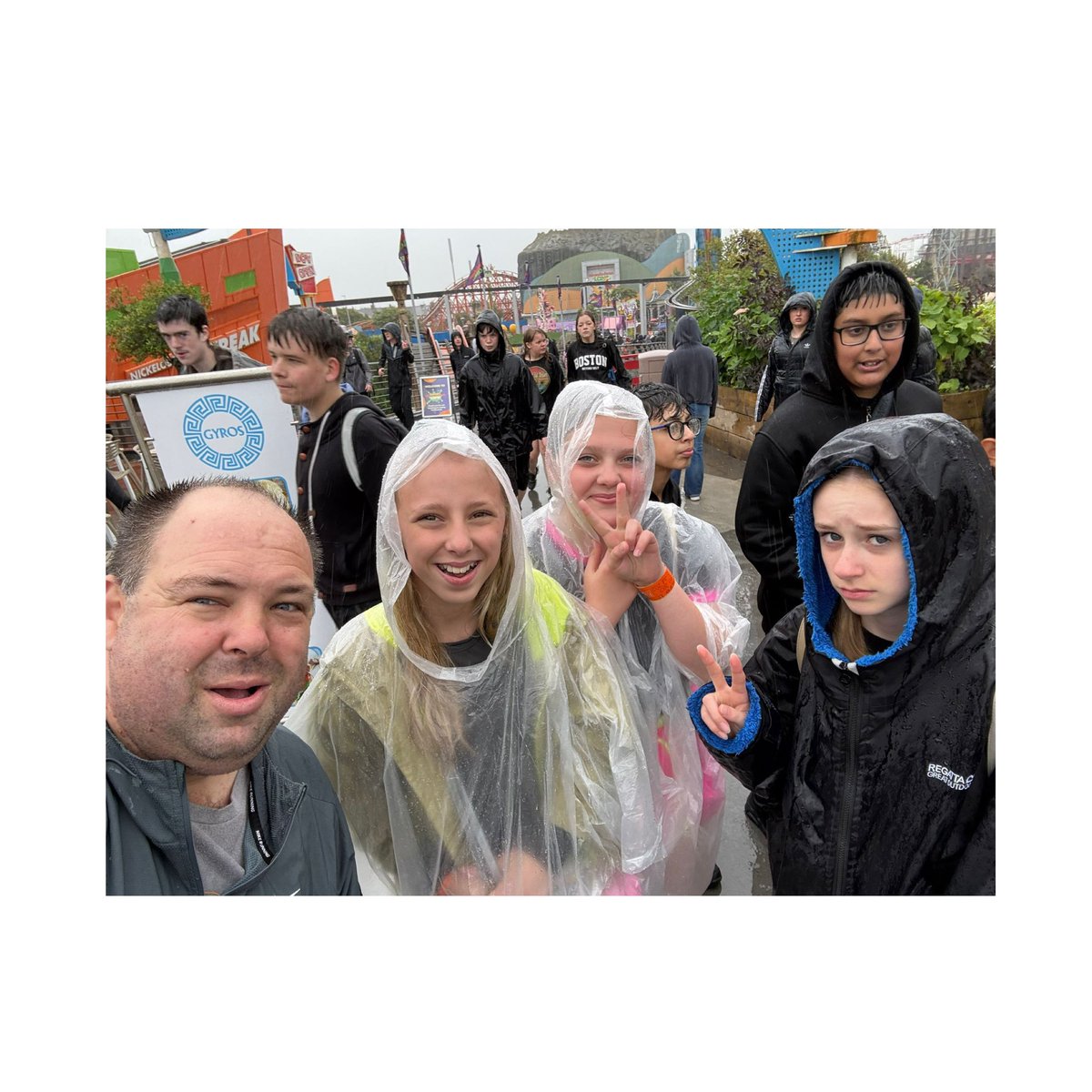 MaghullHighsch's tweet image. 🌟 Rewards and Recognition Week 🌟Staff and students braved the weather today to enjoy a day out to Blackpool Pleasure Beach. It might have rained all day, but they all made the most of their day 🎢 ☔️