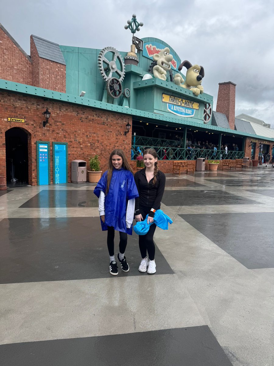 MaghullHighsch's tweet image. 🌟 Rewards and Recognition Week 🌟Staff and students braved the weather today to enjoy a day out to Blackpool Pleasure Beach. It might have rained all day, but they all made the most of their day 🎢 ☔️