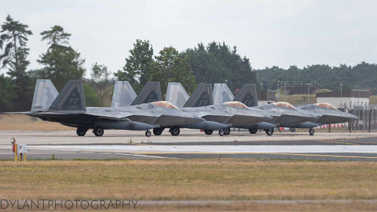 dylanA350's tweet image. This mornings F-22 Departures out of Lakenheath.