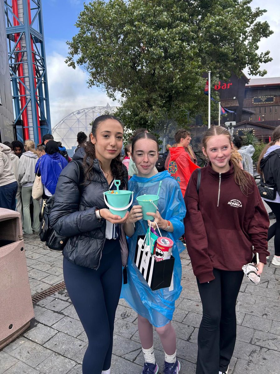 MaghullHighsch's tweet image. 🌟 Rewards and Recognition Week 🌟Staff and students braved the weather today to enjoy a day out to Blackpool Pleasure Beach. It might have rained all day, but they all made the most of their day 🎢 ☔️