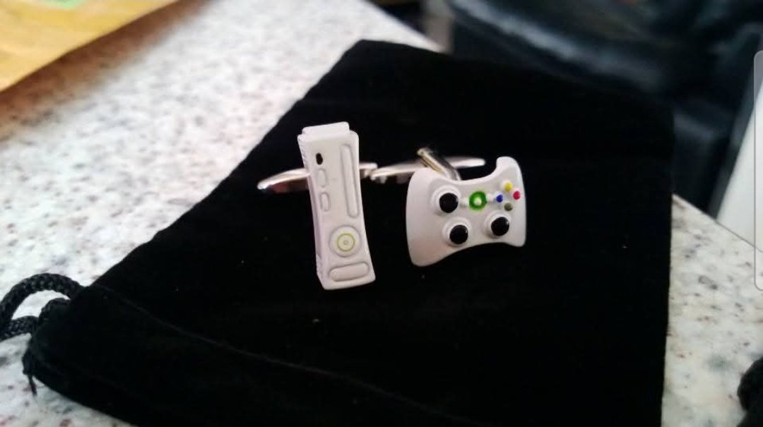 SubtleGames's tweet image. My old Cufflinks from when I got Married back in 2013. Still got them and cherish for life. @Xbox