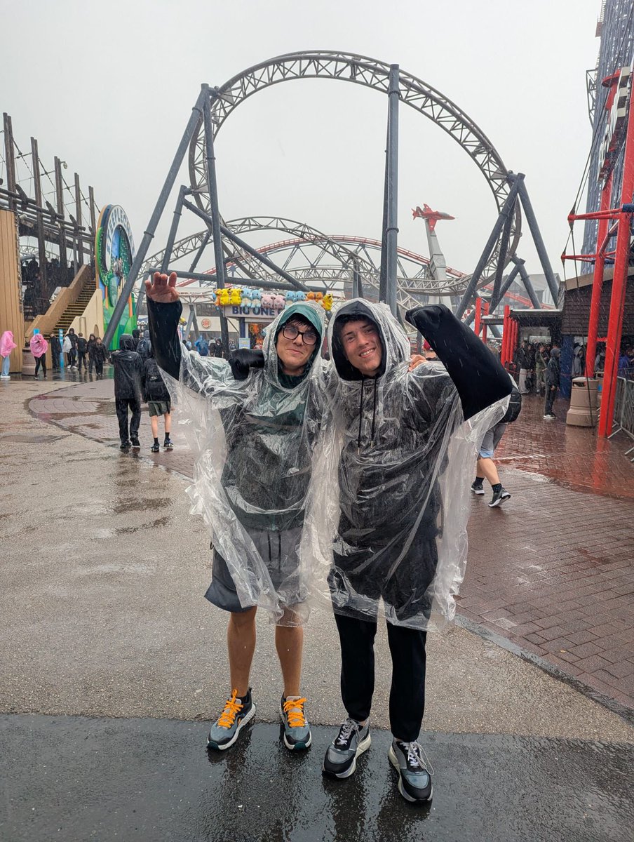 MaghullHighsch's tweet image. 🌟 Rewards and Recognition Week 🌟Staff and students braved the weather today to enjoy a day out to Blackpool Pleasure Beach. It might have rained all day, but they all made the most of their day 🎢 ☔️