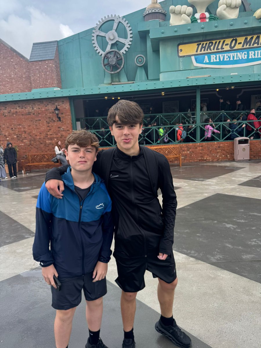 MaghullHighsch's tweet image. 🌟 Rewards and Recognition Week 🌟Staff and students braved the weather today to enjoy a day out to Blackpool Pleasure Beach. It might have rained all day, but they all made the most of their day 🎢 ☔️