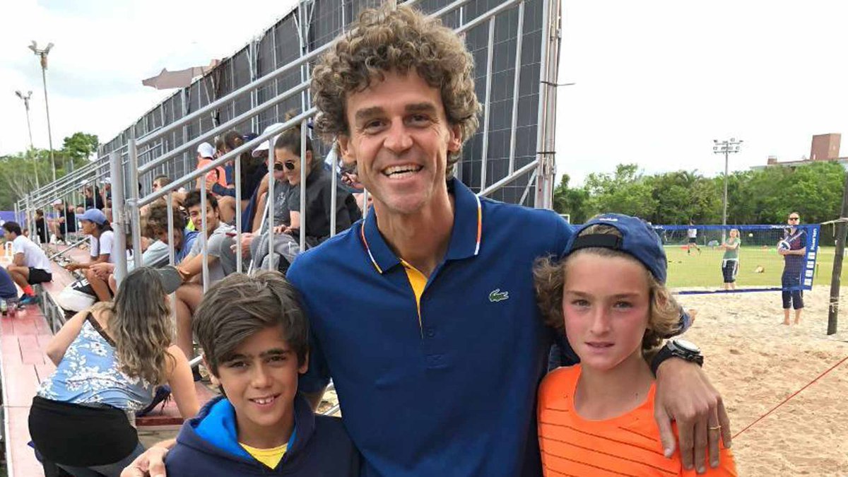 FonsecaActuFr's tweet image. João Fonseca is the youngest Brazilian to break into the ATP Top 50 — at just 18 years 11 months! 💎
He surpasses legend Guga Kuerten, triple French Open champ & former No. 1, who reached Top 50 at 20 years 8 months 🔥
The future of Brazilian tennis looks bright! 🇧🇷
