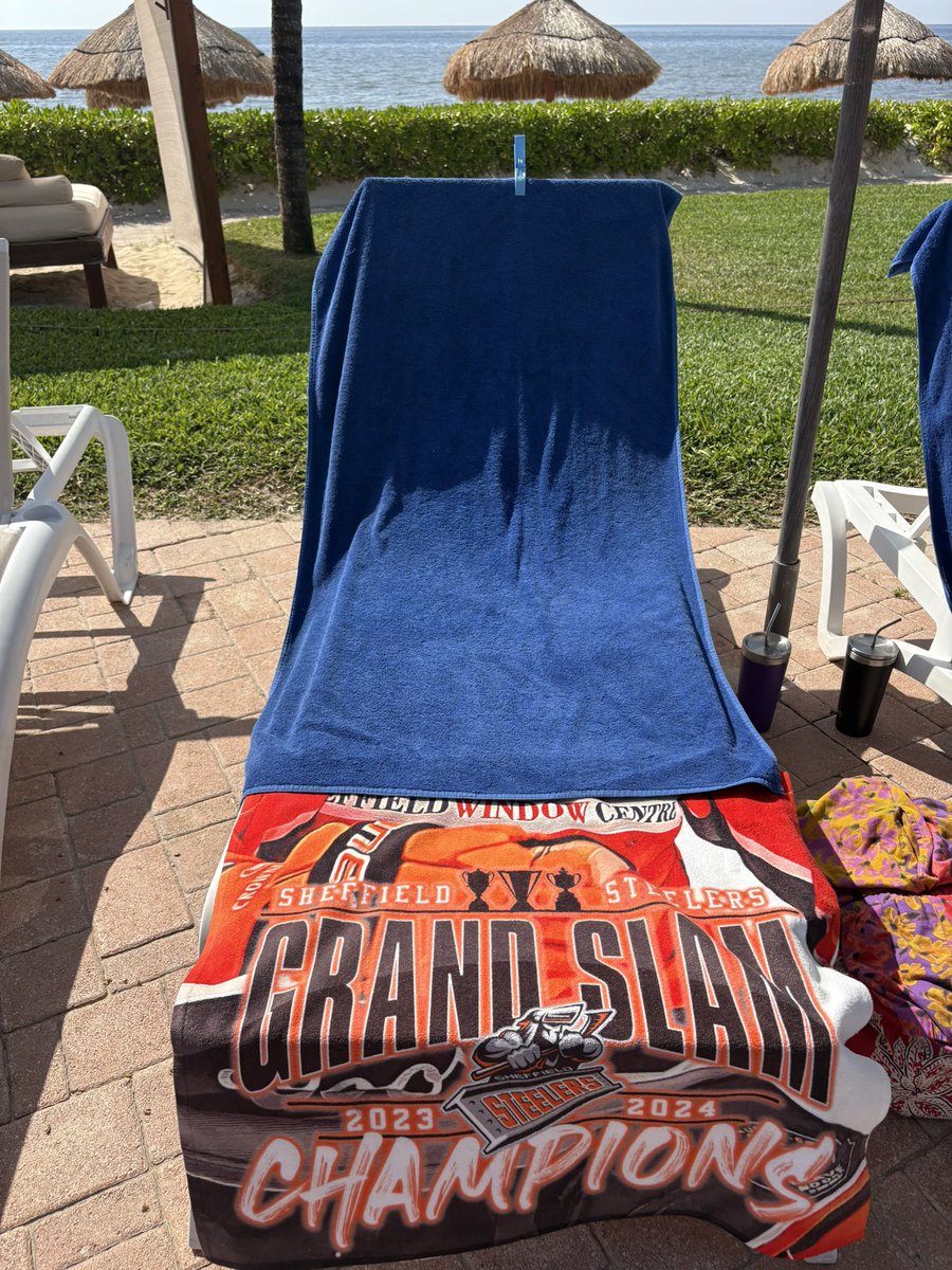 Flying the flag (towel) for <a href="/steelershockey/">TriggerHub Sheffield Steelers</a> in Mexico!

US guy “Your towel has me confused , it’s says Steelers but it’s not the colours of Pittsburgh “
“It’s Sheffield Steelers ice hockey in the UK”
“ They have ice hockey in the UK? I didn’t know that”

He does now !🧡🏒