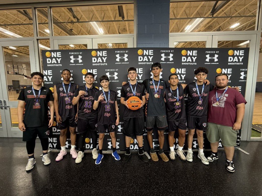 ThreePointHigh1's tweet photo. Congrats to the boys on a 4-0, back to back tournament champion, weekend. So rewarding watching these young men go to war every weekend for one another.
@coach_kd41 @coachibrahim02 @OneDayShootouts @XposureRuns https://t.co/3Z26j2bZ49