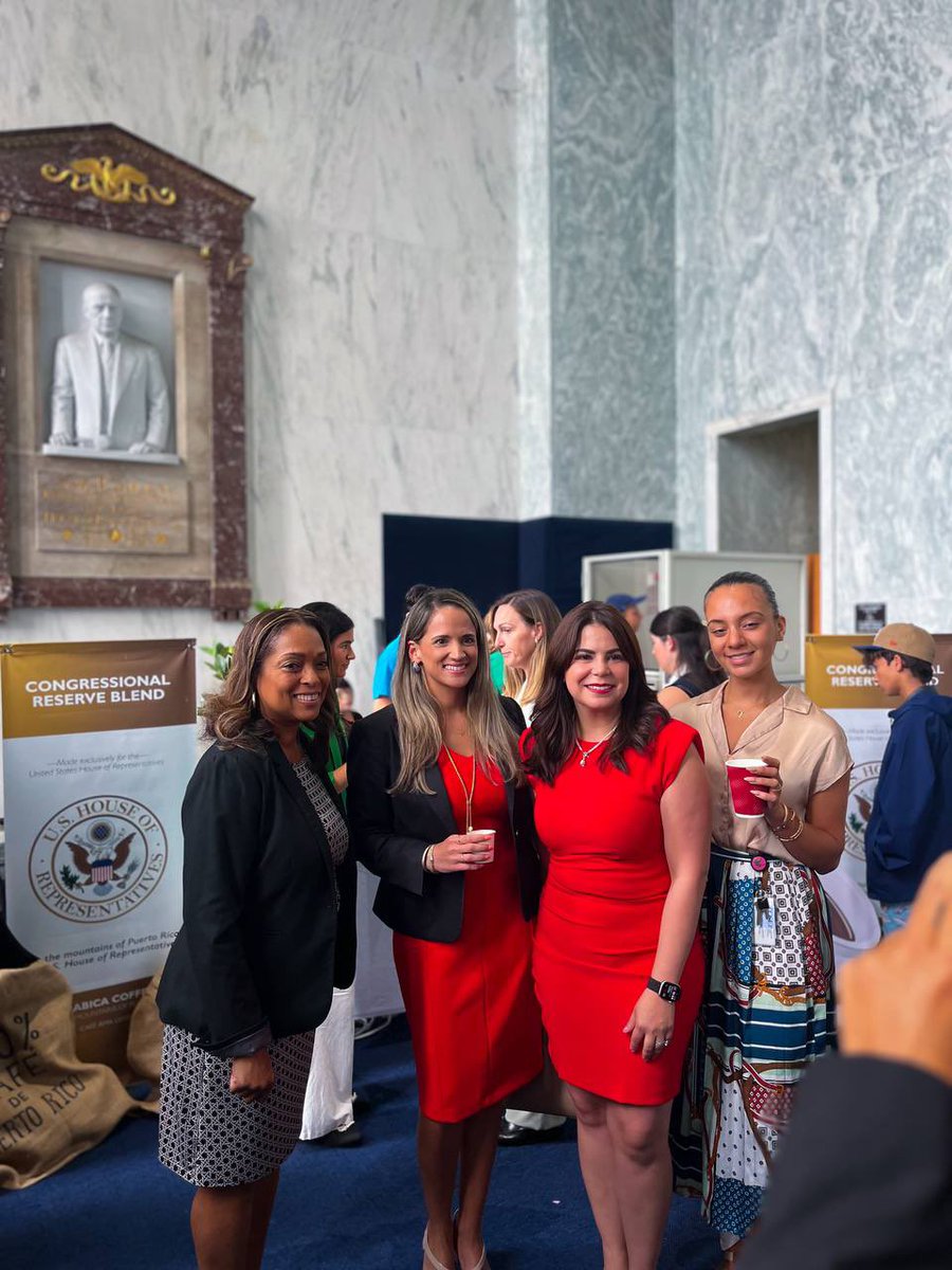 PRFAA's tweet image. Felicitaciones a Angelique Sina y a todo el equipo de @FriendsOfPR y Panorama Farm por el lanzamiento del Congressional Reserve Blend, el primer café puertorriqueño elaborado exclusivamente para la Cámara de Representantes de los Estados Unidos.

Esta fue una oportunidad para…