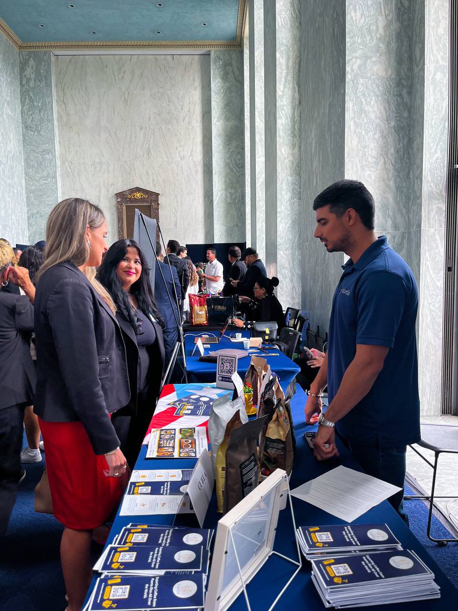 PRFAA's tweet image. Felicitaciones a Angelique Sina y a todo el equipo de @FriendsOfPR y Panorama Farm por el lanzamiento del Congressional Reserve Blend, el primer café puertorriqueño elaborado exclusivamente para la Cámara de Representantes de los Estados Unidos.

Esta fue una oportunidad para…